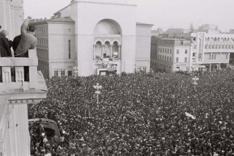Elfelejtett forradalom? Harminckét éve először nem szólaltak meg a szirénák a temesvári Opera téren