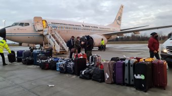 Omikron-gyanú Romániában: a Dél-Afrikából hazaszállított személyek közül háromnak is pozitív lett a tesztje