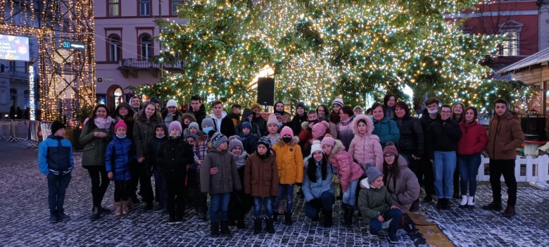 Közösségükért vállalnak felelősséget a diákok: karácsonyi jótékonysági programokat szervezett a MCC kolozsvári központja