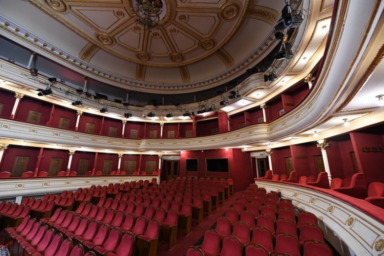 Tehermentesítenék a színházak fenntartóit: a törvénytervezet új munkaerő alkalmazását tenné lehetővé az önkormányzatoknak