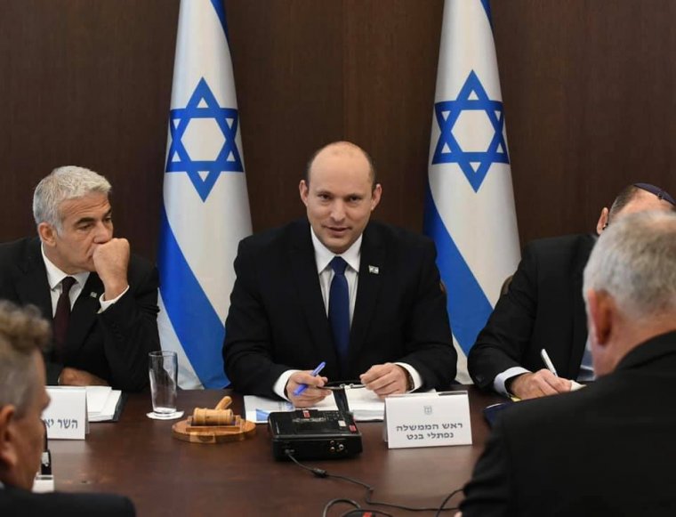 A kormányülés közepén vonult karanténba az izraeli kormányfő