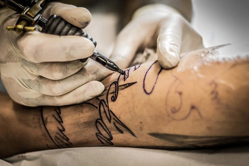 Szigorította az EU a tartós sminkekre és a tetoválófestékekre vonatkozó szabályozást