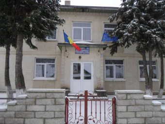 Szexuális bántalmazás gyanújával letartóztattak egy tanárt és egy tanárnőt Suceava megyében