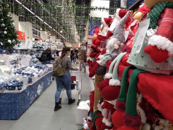 Nem a költekezés teszi az ünnepet: a bizonytalan helyzet miatt sokan meghúzzák idén a nadrágszíjat karácsonykor