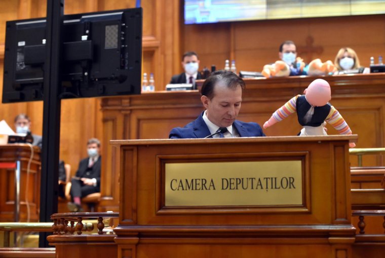 „Bábszínházzá” alacsonyították az ellenzéki PSD honatyái a költségvetés parlamenti vitáját