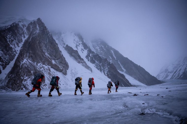 Premier a Himaláján: először mászták meg télen a K2-t, a világ második legmagasabb hegycsúcsát