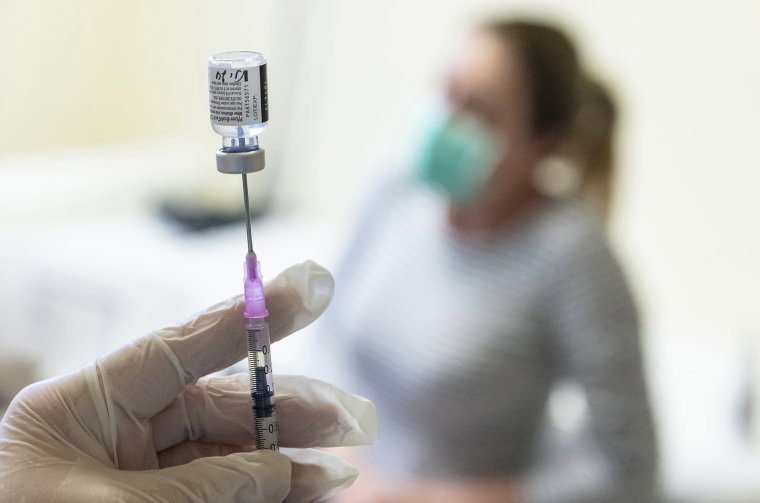 A terhes nők és a szoptatós anyák is megkaphatják a védőoltást