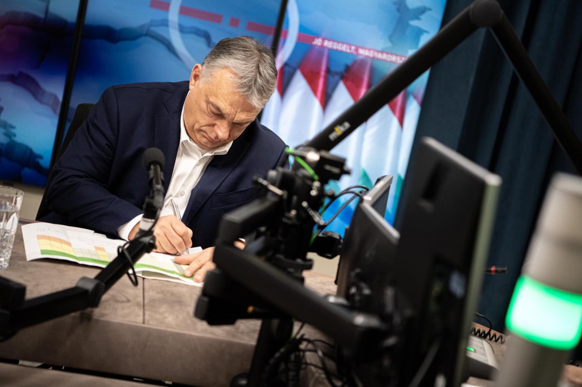 Koronavírus-járvány: Orbán Viktor szerint veszélyes pillanatban van Magyarország