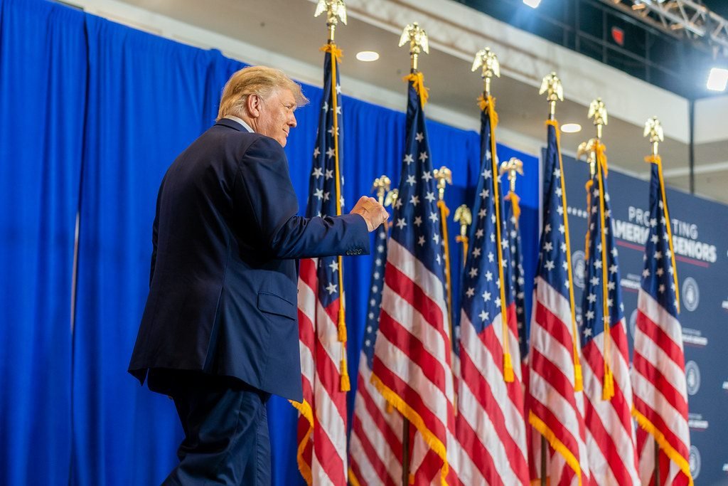Nem részesíti elnöki kegyelemben saját magát a Fehér Házból távozó Donald Trump