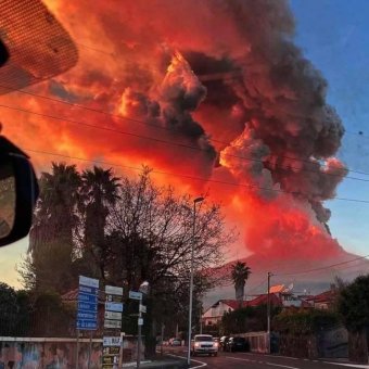 Kitört az Etna szicíliai vulkán, lezárták Catania repülőterét