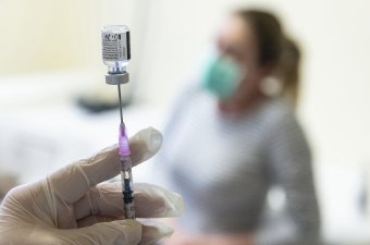 Súlyos allergiás reakciót váltott ki a koronavírus elleni oltás egy 46 éves Olt megyei nőnél