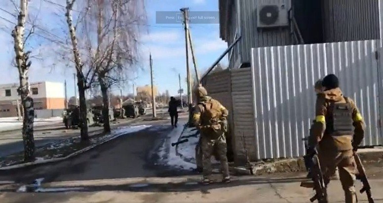 Harkivi kormányzó: az ukrán erők elérték az orosz határt – Moszkva: a „különleges hadművelet” folytatódik, míg el nem éri célját