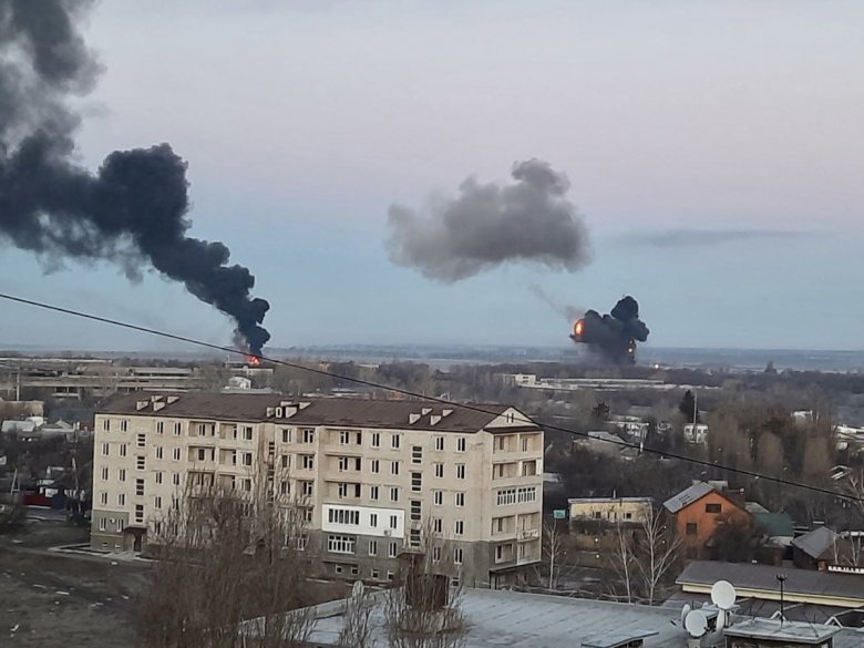 Putyin elkezdte Ukrajna „nácimentesítését”, robbanások voltak Kijevben és több ukrán városban