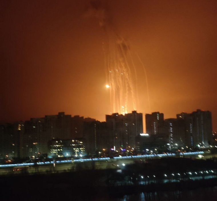 Zelenszkij: Oroszország péntek hajnalban ismét rakétákkal támadta Ukrajnát