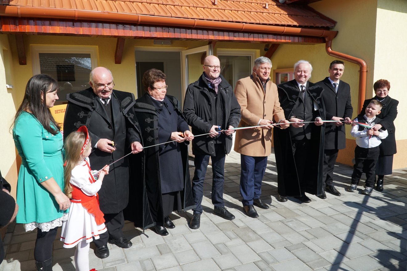 Mintegy ötven gyermek örvend a magyar állam támogatásával kibővített, felújított szatmári óvodának