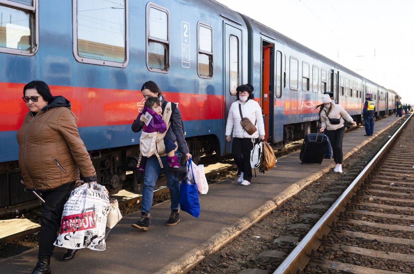 Ingyen utazhatnak az ukrajnai menekültek a romániai tömegközlekedési eszközök nagy részén
