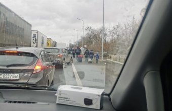 Torlódás a román-ukrán határon: több mint 15 kilométeres gépkocsisor alakult ki péntek este a sireti átkelőnél