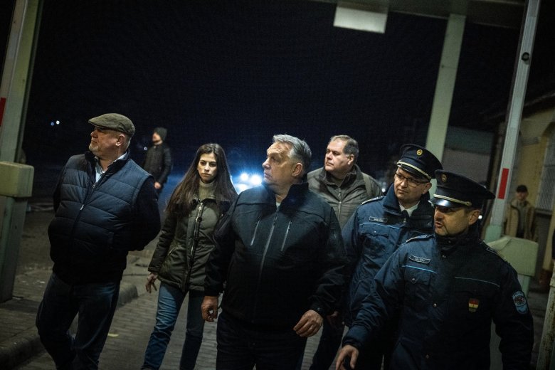 Orbán Viktor: jövő héten egy nagyobb menekülthullámot várunk, meg kell erősítenünk a csengersimai határátkelőhelyet