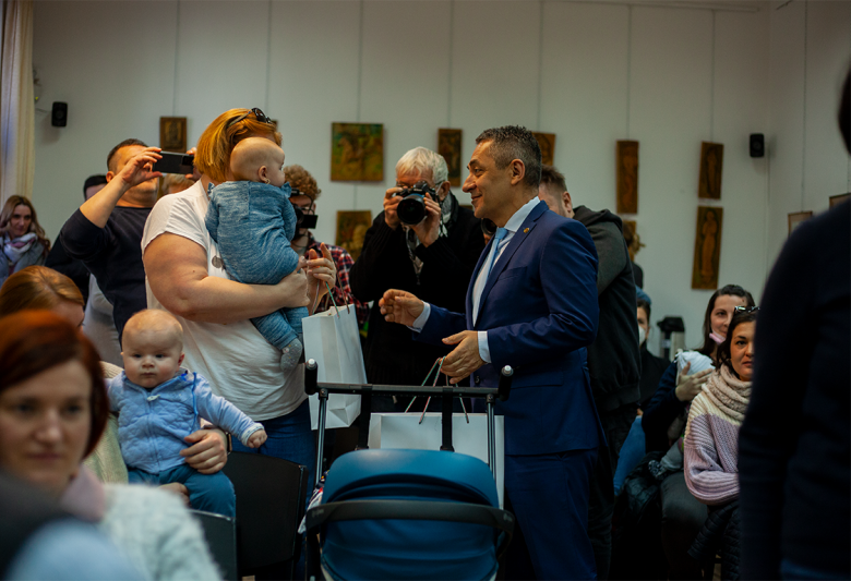 A Nemzetpolitikai Államtitkárság babacsomagjait adták át Kolozsváron