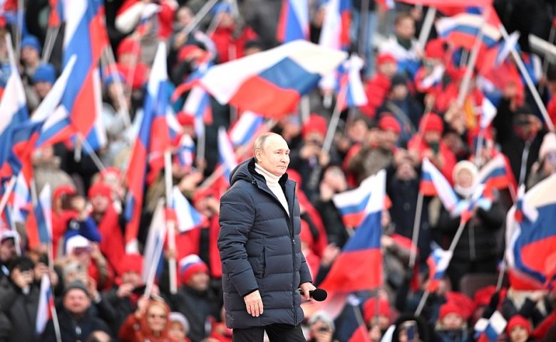 Provokatívnak nevezte az olasz luxusdivatcég, hogy Putyin méregdrága kabátjukban szónokolt