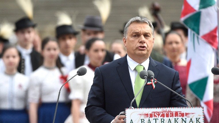 Békében és biztonságban élő magyar nemzetet vizionál Orbán Viktor március 15-ei levelében