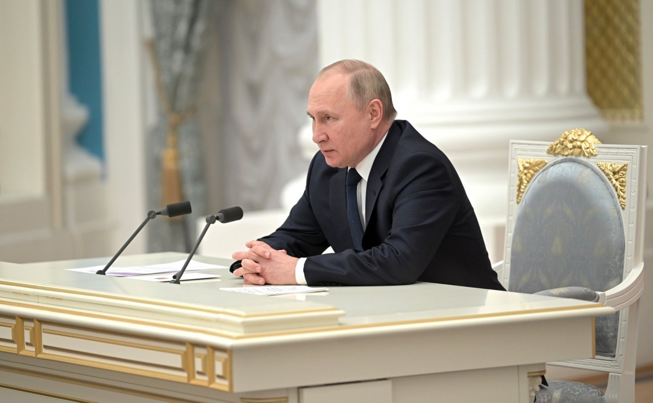 Putyin ukrán háborús bűnöket emlegetett a Scholzcal folytatott telefonbeszélgetésben