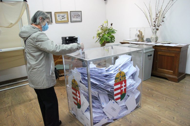 Viszont nagy a szavazókedv Erdélyben: Csíkszeredában és Kolozsvárt is gyûlnek a levélszavazatok