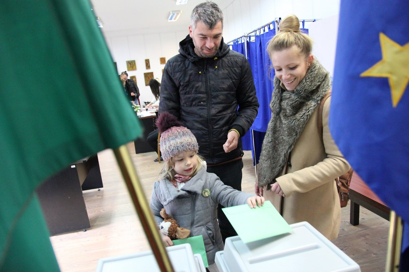 A család mindenek előtt. Idén többen éltek szavazati jogukkal a határon túli magyarok közül a magyarországi országgyűlési választáson, mint a négy évvel korábbi megmérettetés alkalmával •  Fotó: Jakab Mónika