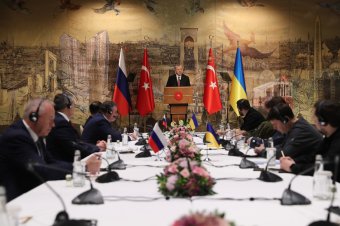 Elkezdődtek az orosz–ukrán tárgyalások – Erdogan felszólította a feleket, hogy vessenek véget ennek a tragédiának
