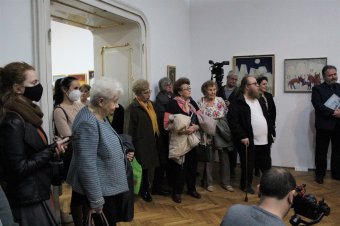 A festő-zenetanár egyszerre komor és mesés világába kalauzol a Györkös 100 emlékév kolozsvári nyitókiállítása
