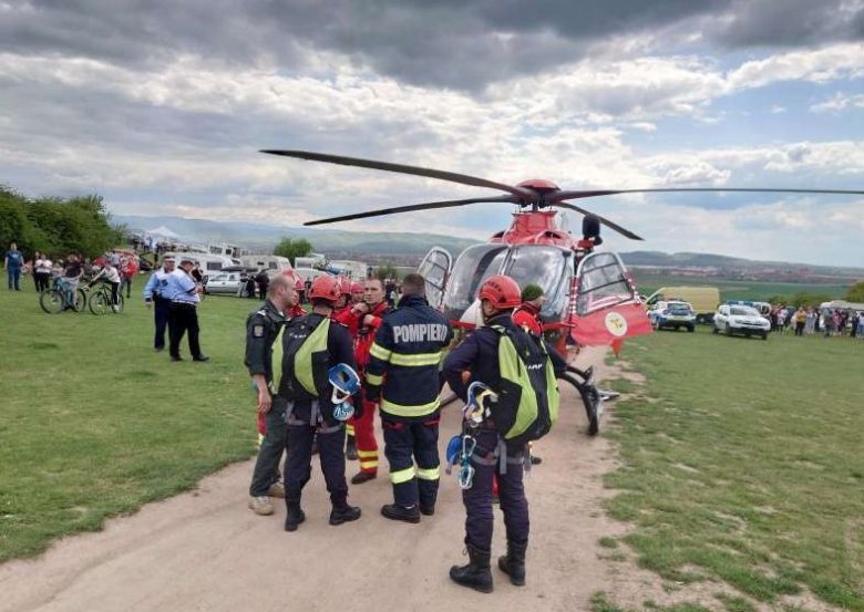 Helikopterrel kimenekítették a Vörös-szakadéknál quaddal mélybe zuhant gyerekeket
