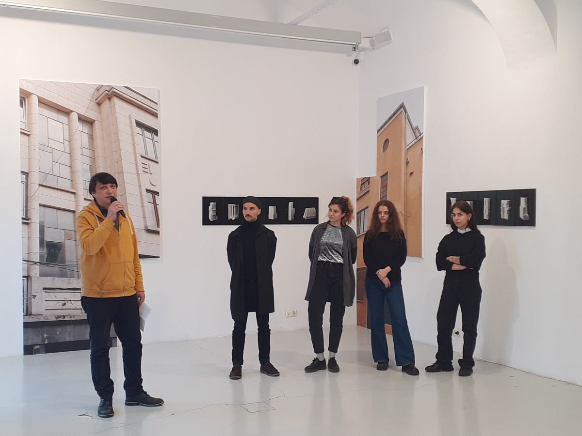 Jövőújratöltés: fiatal erdélyi művészek alkotásaiból nyílt kiállítás Sepsiszentgyörgyön