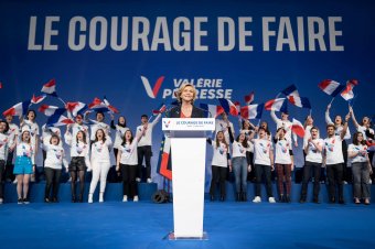 Pénzadományokat kér a francia jobboldal elnökjelöltje pártja túléléséhez
