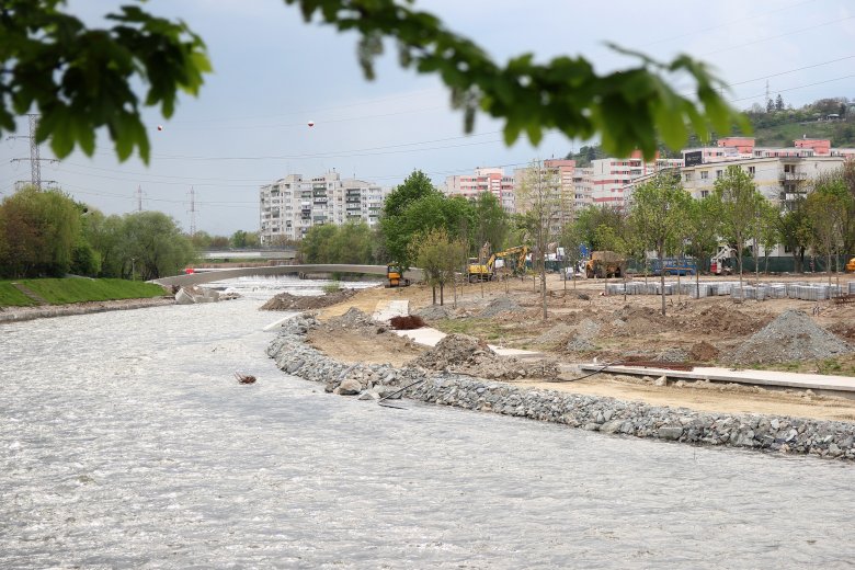 Jól haladnak a Szamos-part helyreállítási munkálataival Kolozsváron