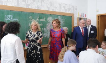 Cîmpeanu örömét fejezte ki Jill Biden látogatása nyomán, megköszönte, hogy a first lady értékelte a tanárokat és diákokat