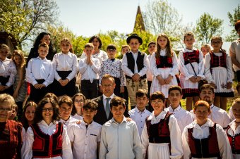 Szijjártó Péter Máréfalván: jó úton haladunk afelé, hogy minden magyar gyermek magyarul tanulhasson