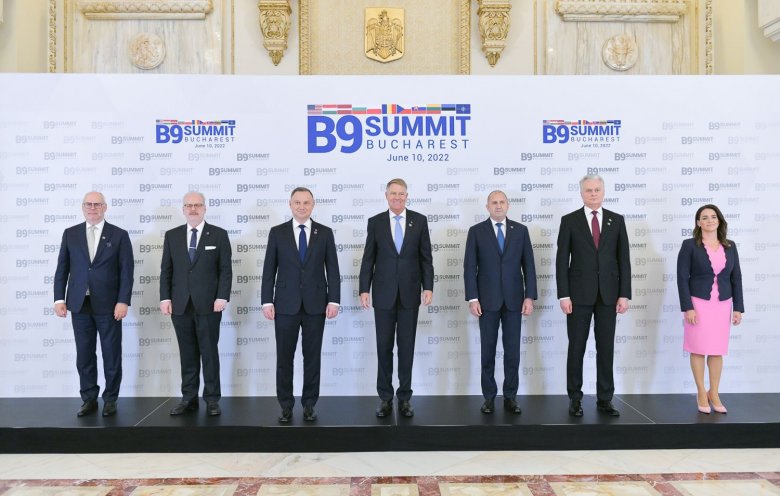 Bukarestben tárgyalnak a kelet- és közép-európai NATO-tagállamok államfői, Novák–Iohannis-találkozó is lesz