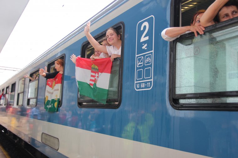 Irány a csíksomlyói búcsú: elindult Budapestről a Boldogasszony zarándokvonat