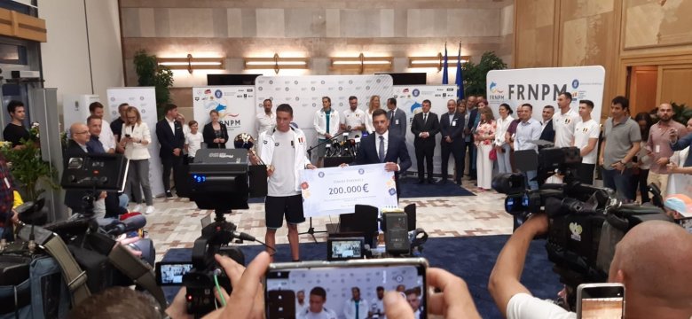 Novák Eduárd David Popovici úszócsillag fogadtatásán: a kormány megértette, hogy a sport fontos Románia számára