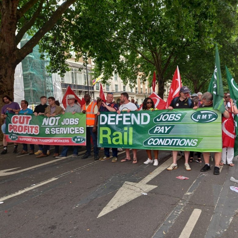 Egyidejű metró- és vasúti sztrájk kezdődött Nagy-Britanniában