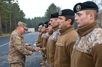 Lettországban visszaállítják a kötelező sorkatonai szolgálatot