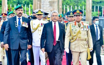 Elhagyta hazáját Srí Lanka államfője, messze még a válság vége a szigetországban