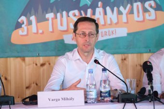 Varga Mihály Tusványoson: béke és biztonság kell!
