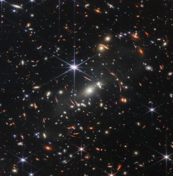 Lélegzetelállító felvételt küldött ősi galaxisokról a James Webb űrteleszkóp