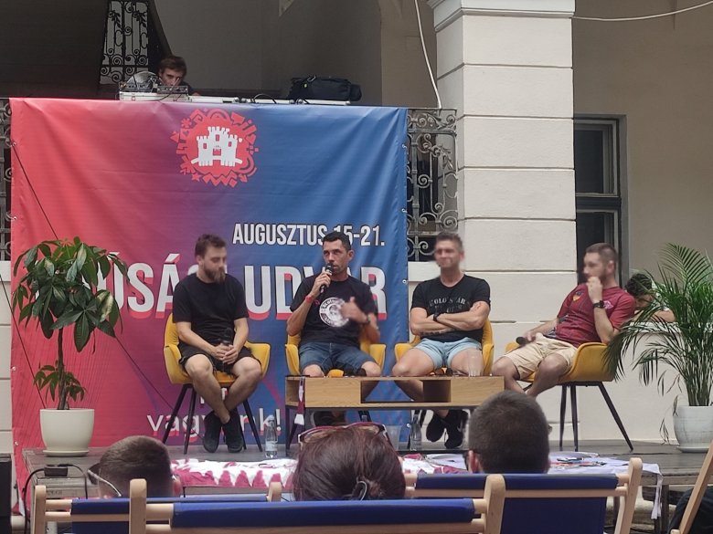 Focidrukker-hagyományok Kolozsváron – a Kolozsvári Vasutas Sport Club (KVSC) szurkolói csapatának tagjai meséltek hobbijukról