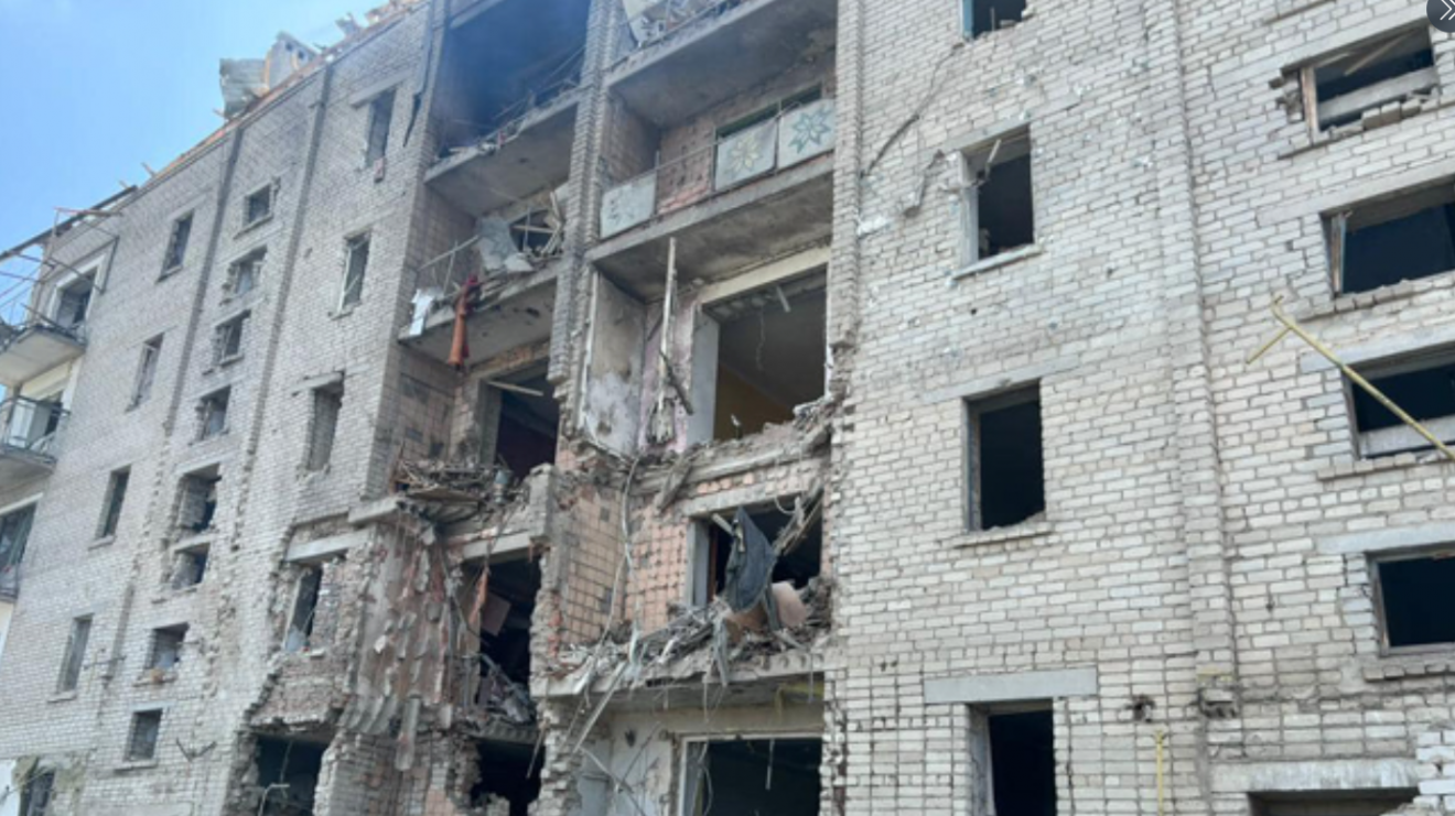 Ukrán források szerint az orosz erők Mikolajiv lakókörzeteit lőtték, civil áldozatok is vannak