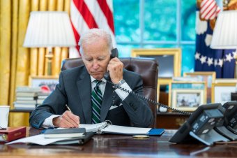 Biden elítélte az orosz rakétatámadásokat Ukrajna területén, és további fejlett légvédelmi rendszerek szállítását ígérte