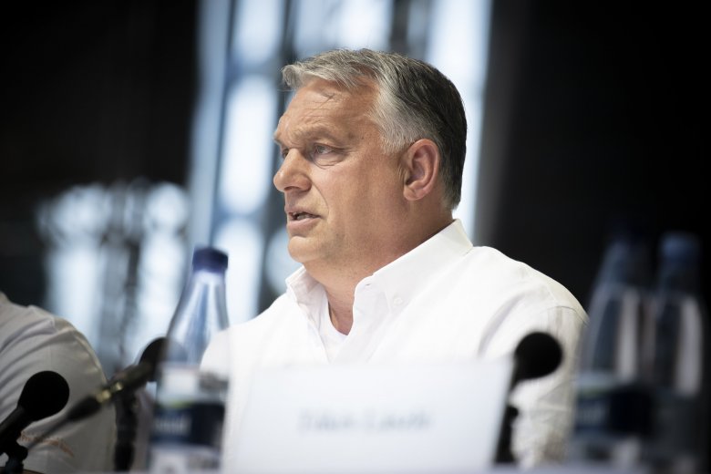 „Te sem gondolhatod komolyan”. A magyar kormányfő válaszolt fajgyűlöletet kiáltó tanácsadója vádjaira