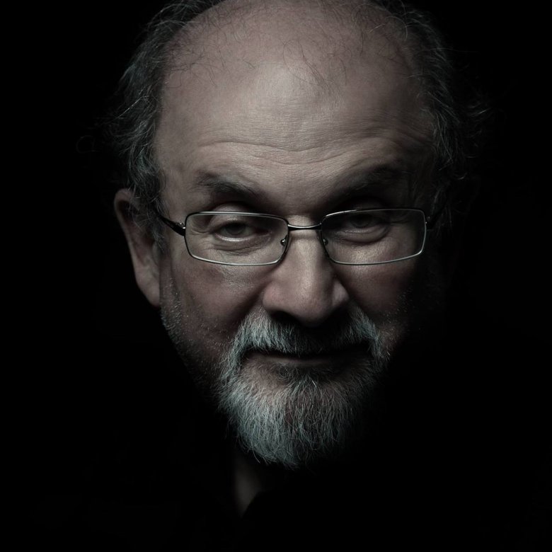 Súlyos sérülésekkel ápolják Salman Rushdie-t, támadója egy 24 éves férfi