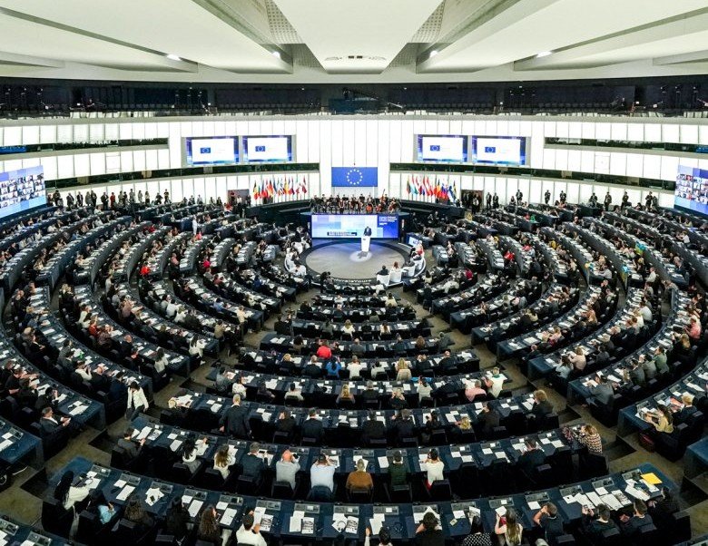 Nem elég a 17 intézkedés: befagyasztaná a Magyarországnak szánt uniós forrásokat az Európai Parlament